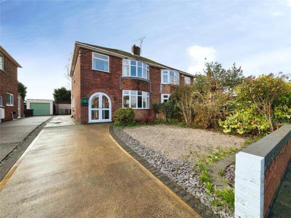 3 bed property, in Hunt Lea Avenue, £245,000