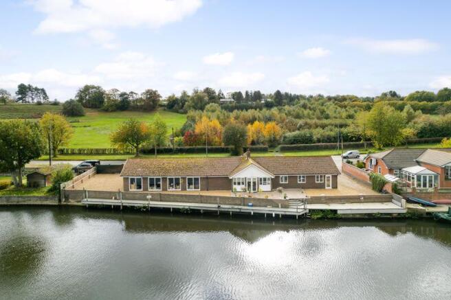 4 bed property, in Sandy Lane, £595,000