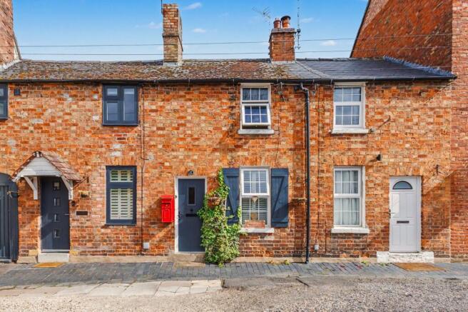 2 bed property, in Merstow Green, £235,000