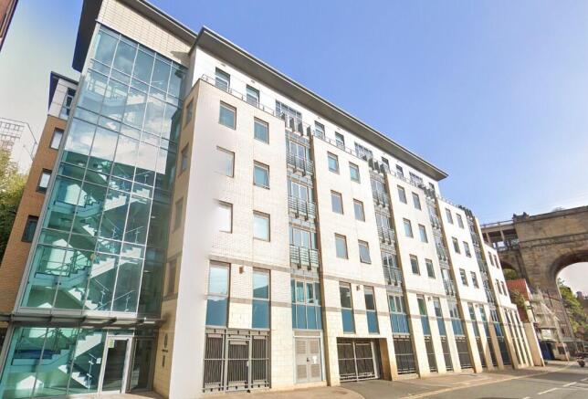 2 bed property, in Close, £145,000