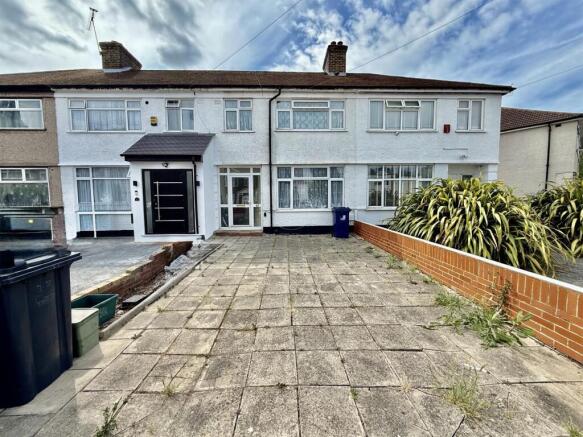 3 bed property, in Kingsbridge Crescent, £475,000