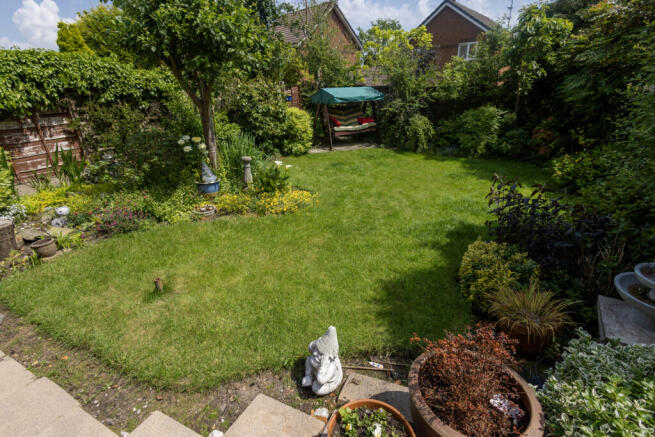 3 bed property, in Peregrine View, £350,000