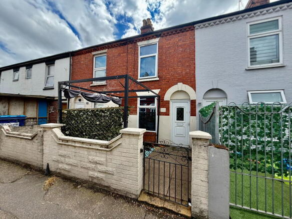 3 bed property, in Winifred Road, £140,000