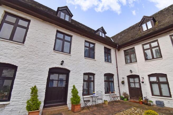 4 bed property, in Llandefalle, £325,000