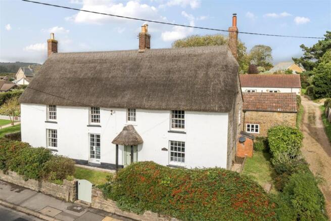 9 bed property, in Chideock, £850,000