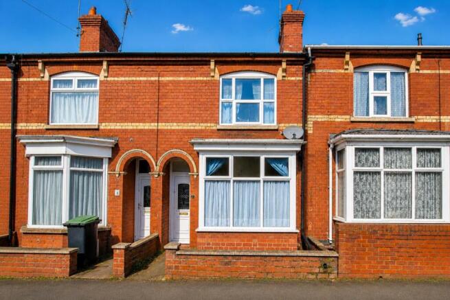 2 bed property, in Ealing Terrace, £185,000