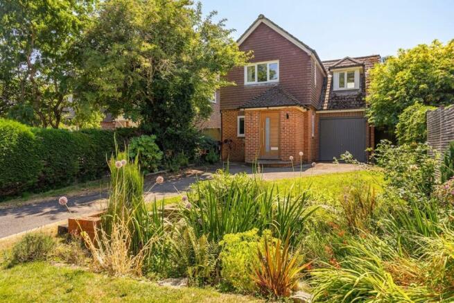 3 bed property, in Medway Drive, £550,000