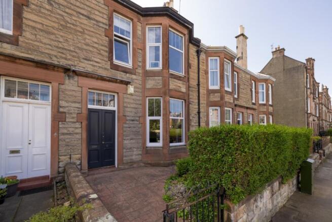 3 bed property, in Seaforth Drive, £645,000