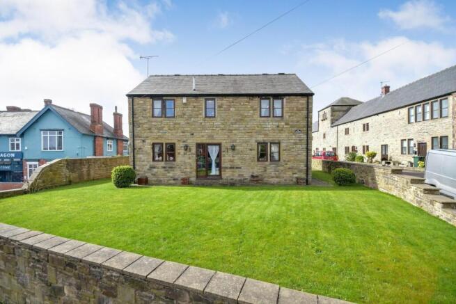 4 bed property, in High Street, £325,000