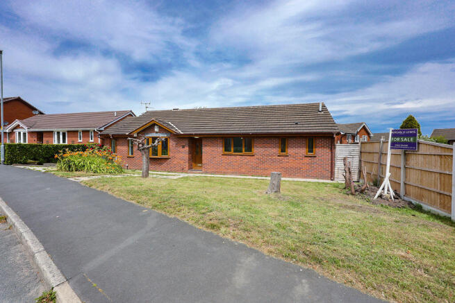 4 bed property, in Melrose Drive, £299,950