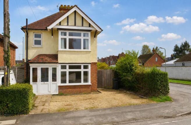 3 bed property, in Queens Road, £600,000
