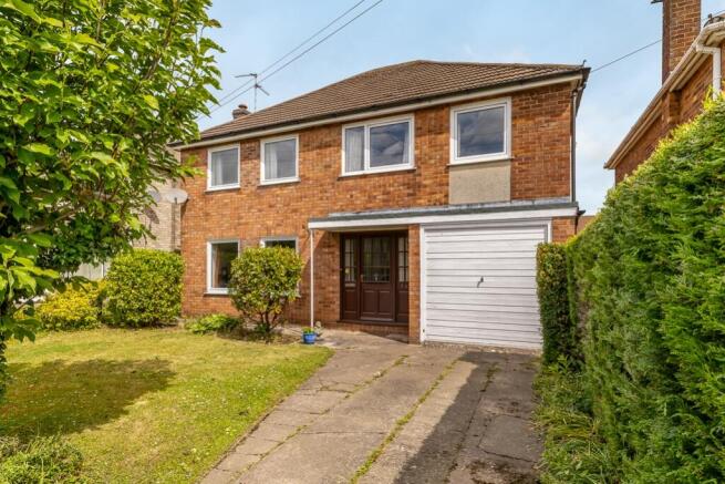 4 bed property, in Sherwood Drive, £290,000