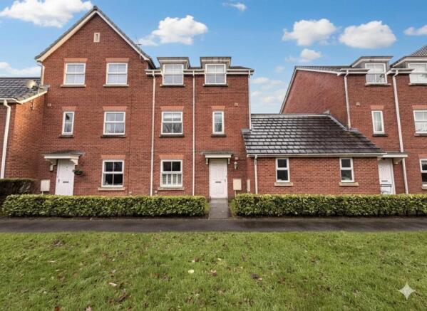 5 bed property, in Marchwood Close, £350,000