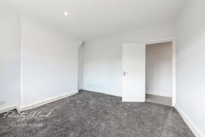3 bed property, in Three Colt Street, £375,000