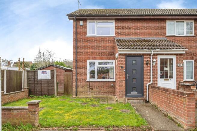 2 bed property, in Hadfield Road, £205,000