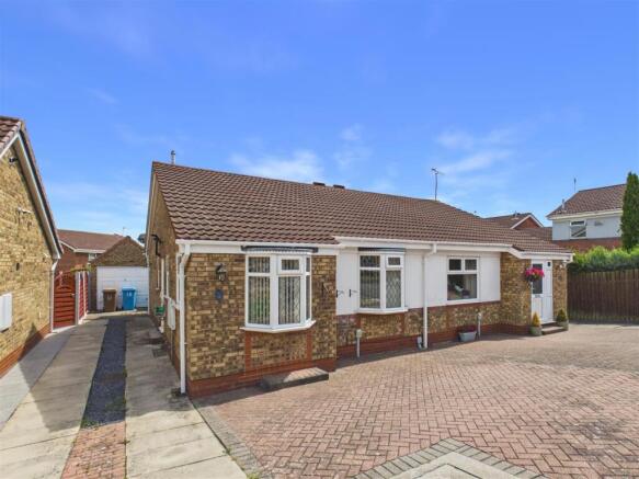2 bed property, in Elsham Rise, £195,000