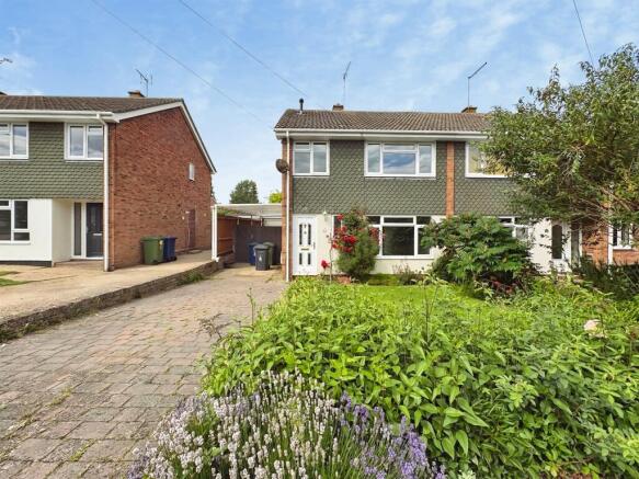 3 bed property, in Pound Road, £220,000