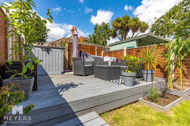 2 bed property, in Avon Road West, £250,000