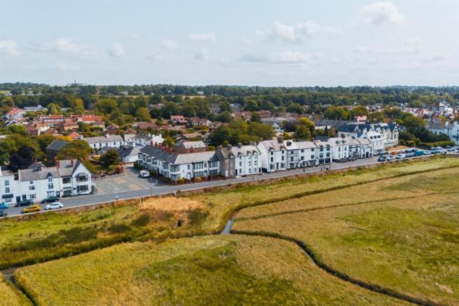 5 bed property, in The Parade, £525,000