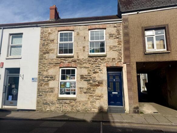 3 bed property, in Meneage Street, £250,000