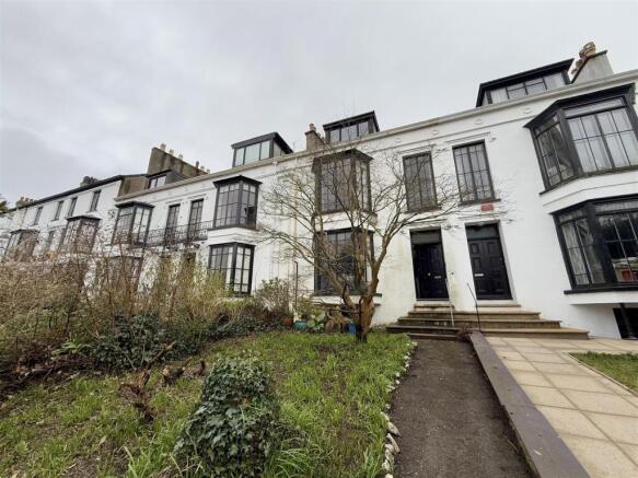 5 bed property, in Menai View Terrace, £250,000