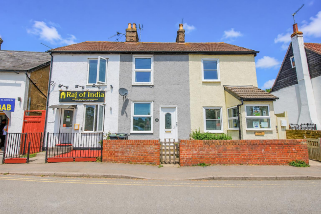 2 bed property, in The Heath, £280,000