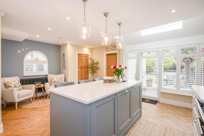3 bed property, in Sandhurst Way, £425,000