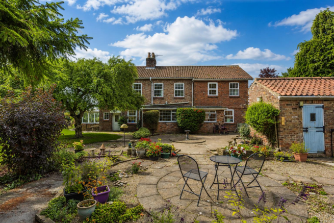 5 bed property, in Warthill, £875,000