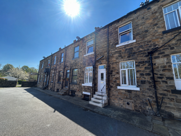 2 bed property, in Coppin Hall Lane, £175,000