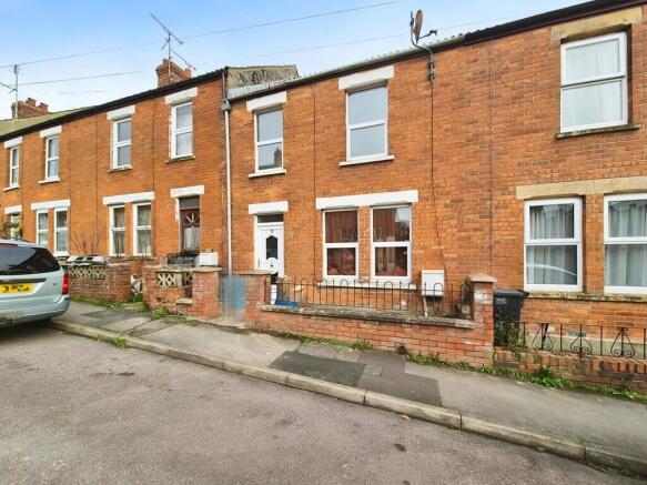 2 bed property, in Alexandra Road, £175,000