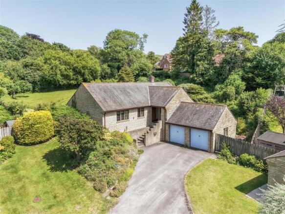 3 bed property, in Portman Drive, £500,000