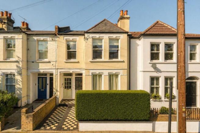 3 bed property, in Mantilla Road, £725,000
