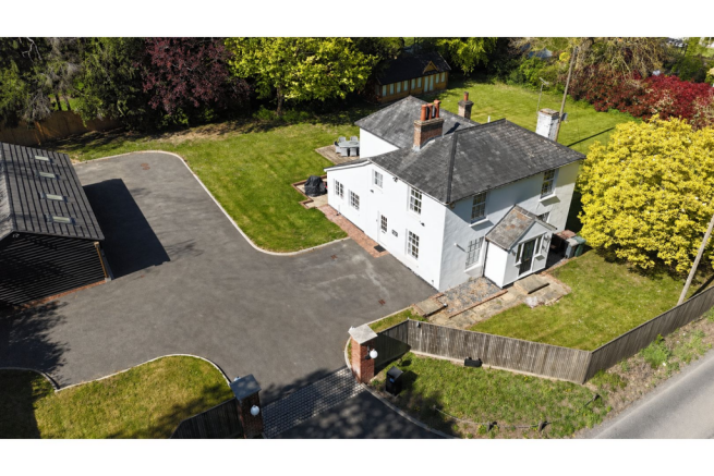 4 bed property, in Canterbury Road, £895,000