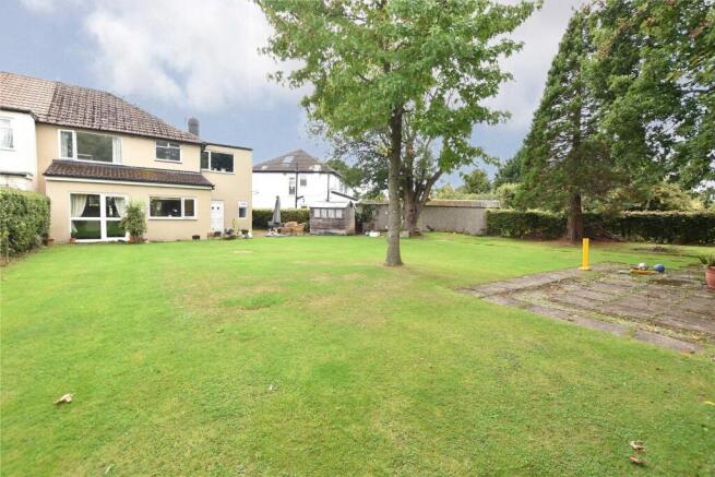 4 bed property, in Ringwood Crescent, £380,000