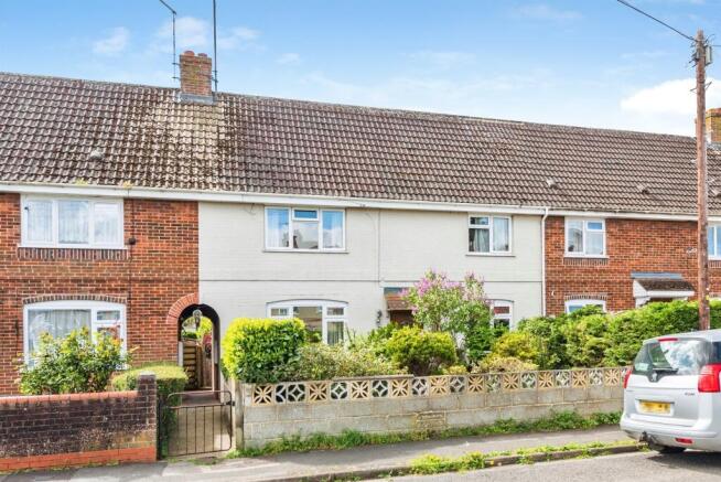 4 bed property, in Saxton Road, £300,000