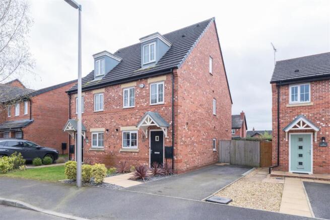 3 bed property, in Sandstone Lane, £375,000