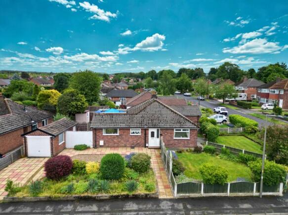 2 bed property, in Yew Tree Avenue, £315,000