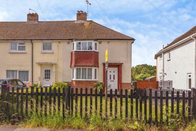 3 bed property, in Padnell Avenue, £290,000
