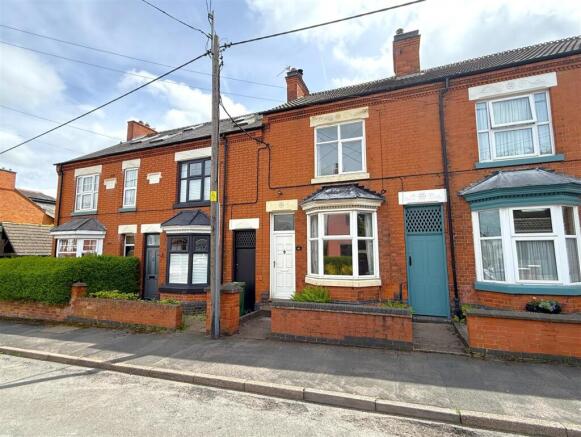 2 bed property, in Danvers Road, £220,000