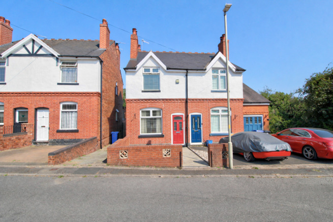 2 bed property, in Cotwall End Road, £280,000