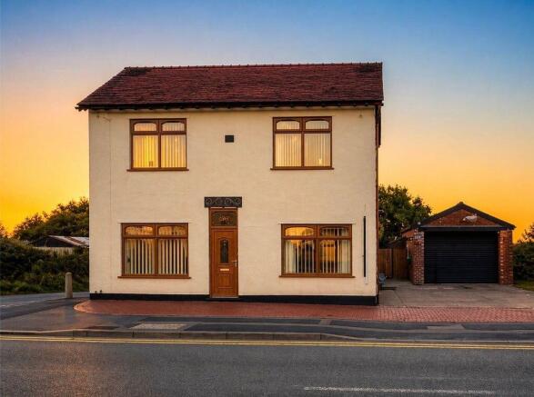 5 bed property, in High Street, £360,000