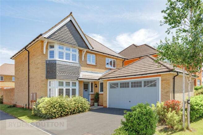 4 bed property, in Horton Close, £495,000