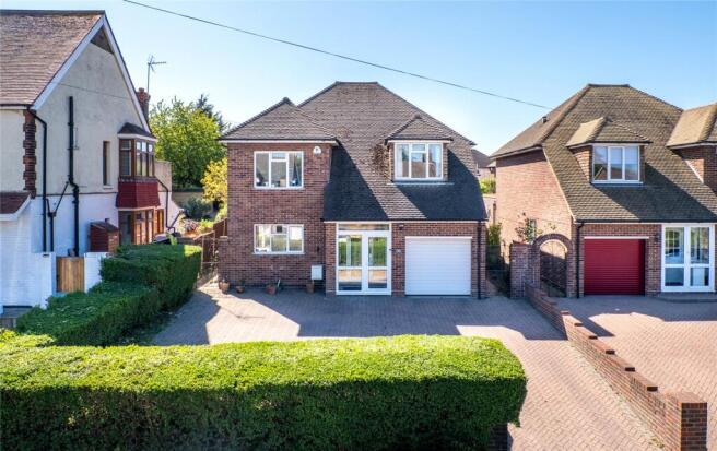 4 bed property, in Kings Drive, £700,000