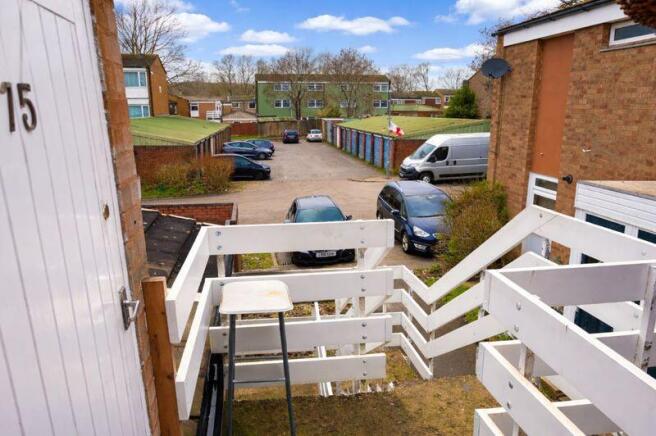 1 bed property, in Woodmans Rise, £90,000