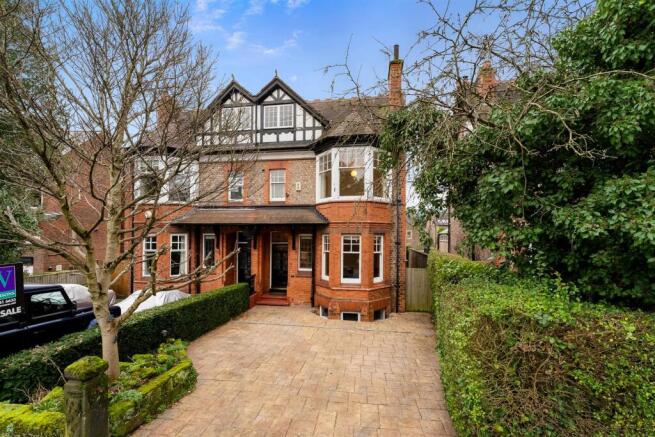 5 bed property, in Groby Road, £1,100,000