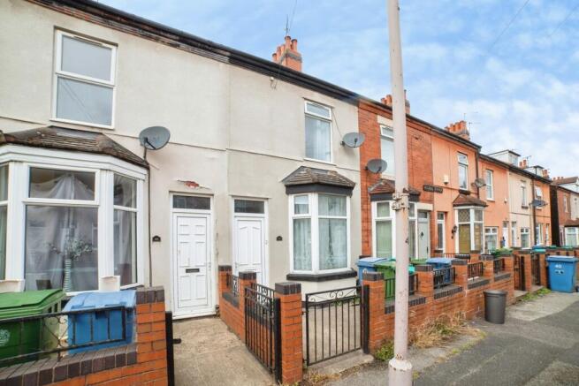 2 bed property, in Bowling Street, £110,000