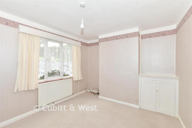 3 bed property, in Manor Way, £285,000