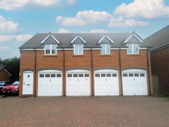 2 bed property, in Anchor Drive, £130,000