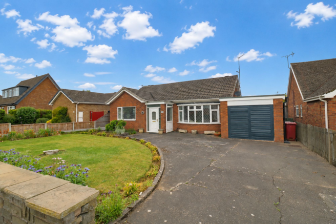 3 bed property, in Chancel Road, £240,000