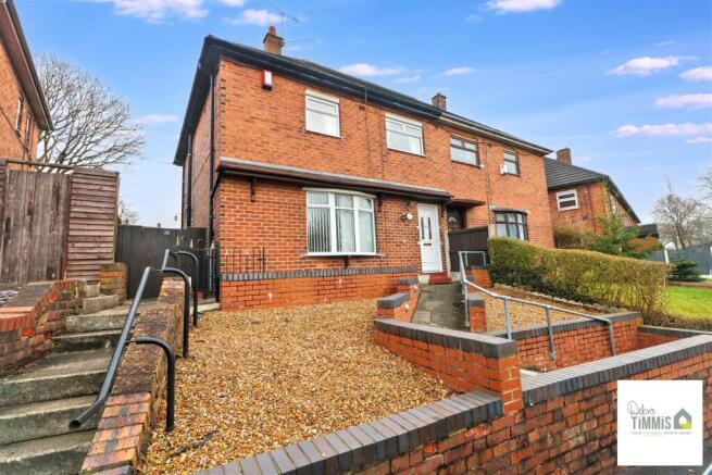 3 bed property, in Latimer Way, £130,000